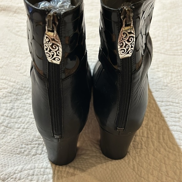 Brighton Trick Leather Ankle Boots. 8.5 - Picture 4 of 13